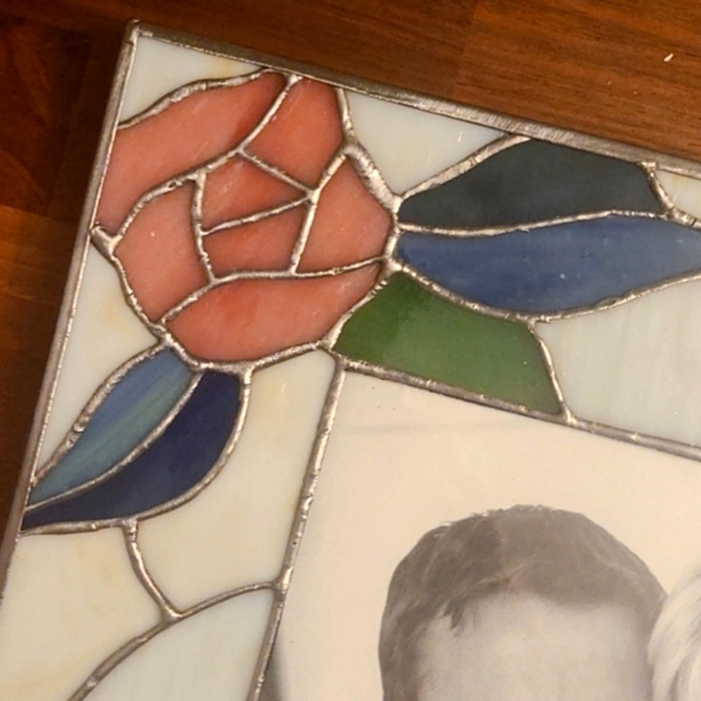 New! Stained Glasss Roses Photo Frame - Picture 5 of 7